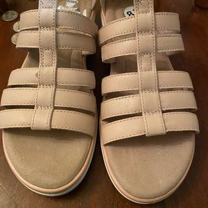 8 1/2 size sandals. Beige. only worn once there just too small